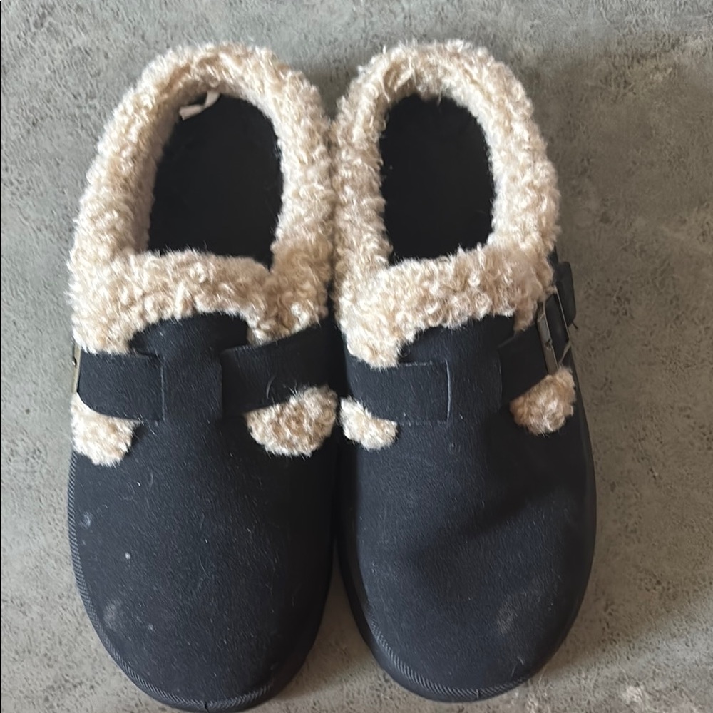 SHEIN Black and Cream Slippers with Plush Lining